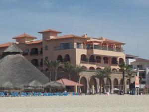 Suite with a hot tub - the one we rented was at the upper left corner.  It may actually be the owner's suite.
