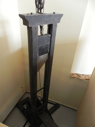 guillottine!