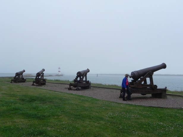 leon inspecting the guns 