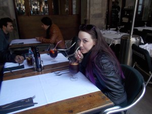 Ariane tasting her first sangria in Plaça Rieal