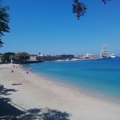 beach-in-rhodes-city
